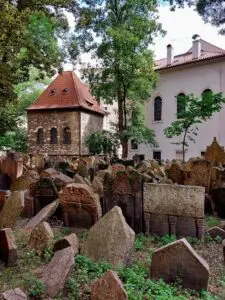 Prague 2023 old jewish cemetery2