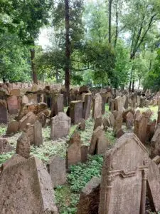 Prague 2023 old jewish cemetery3